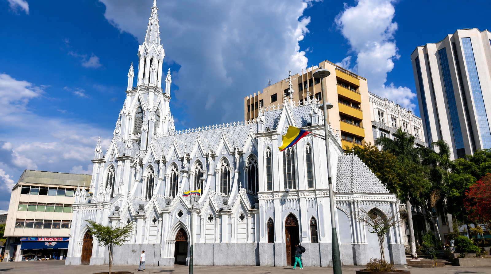 Iglesia La Ermita en el centro histórico de Cali, punto de partida del itinerario en carro