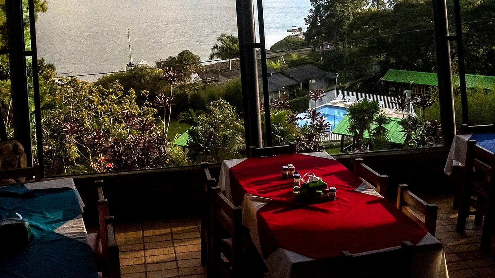 Restaurante con vista al Lago Calima, Valle del Cauca