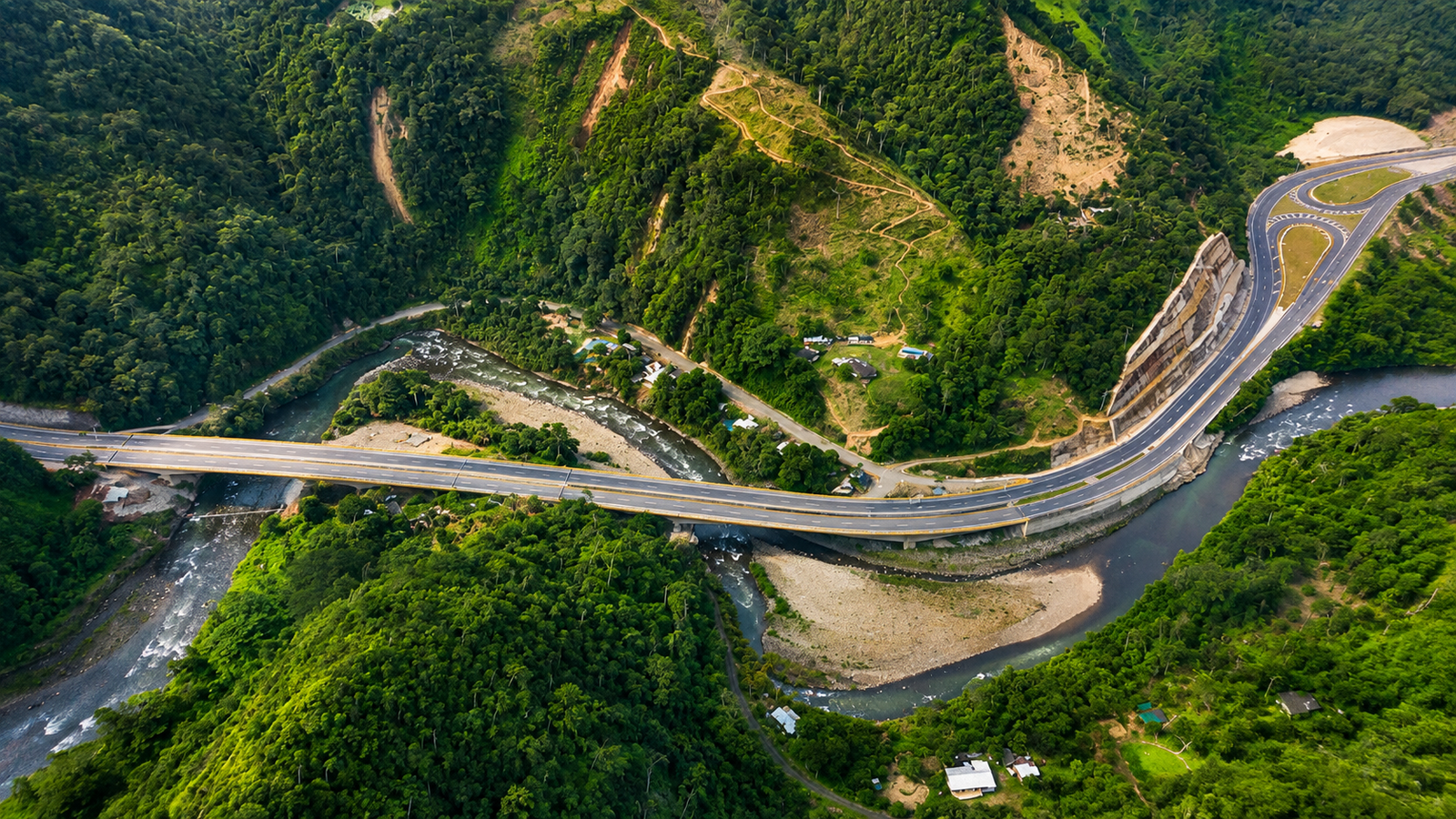 Vía Cali a Buenaventura, carretera de montaña hacia el Pacífico, Destinocar